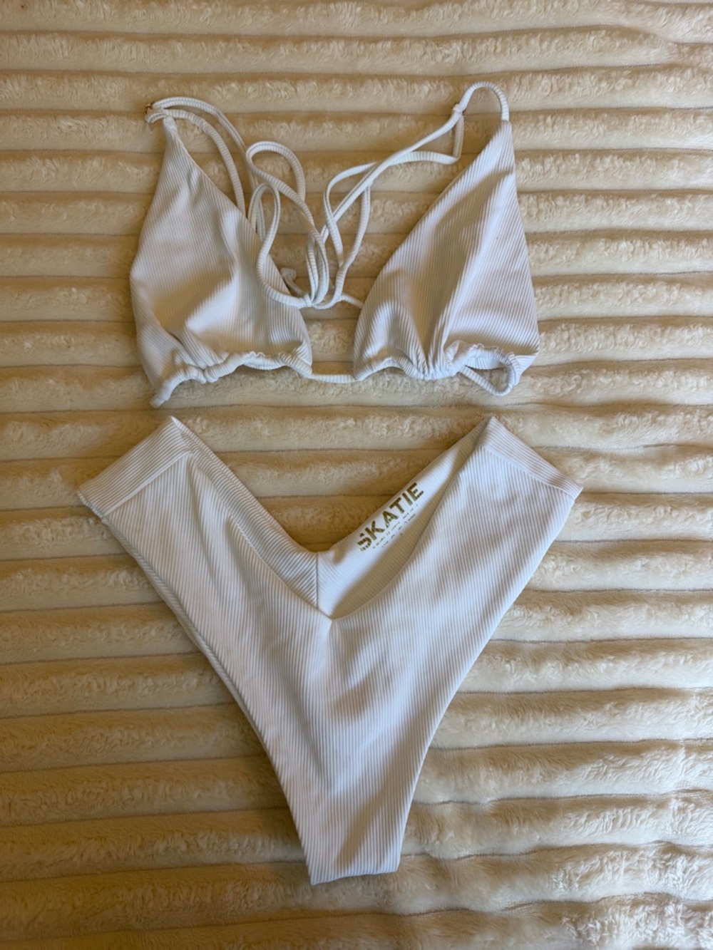 Skatie White Ribbed Triangle Bikini Set with V Cut Bottoms